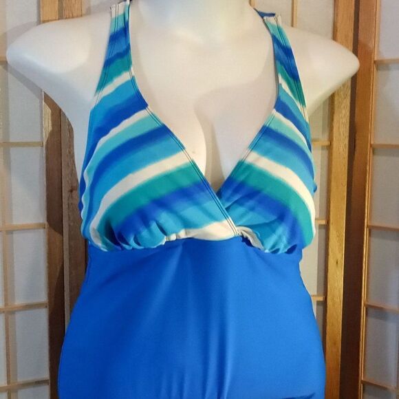 Catalina 2X One Piece Swimsuit - Picture 3 of 9